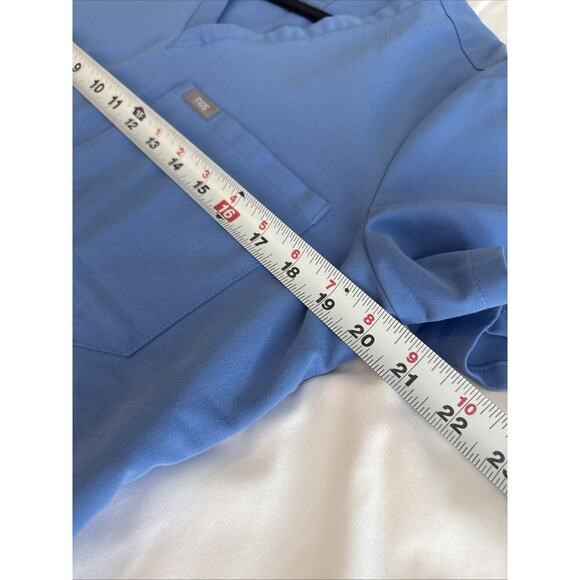 FIGS 2 Catarina One-Pocket Scrub Tops (2) Womens Medium Sky Blue - Picture 10 of 11